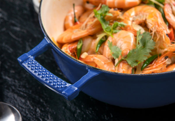 Saveur Selects Voyage Series - Hapjespan - 30cm - Met Dubbelwandig Lichtgewicht Deksel - Klassiek Blauw - Geschikt Voor Inductie - PFAS Vrij - Levenslange Garantie